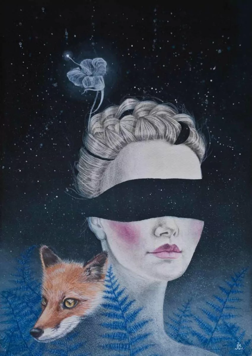 obraz, kolory niebieskiego, plakat, kobieta z opaską na oczach z lisem w paprociachwww.joannakrzepinaart.com