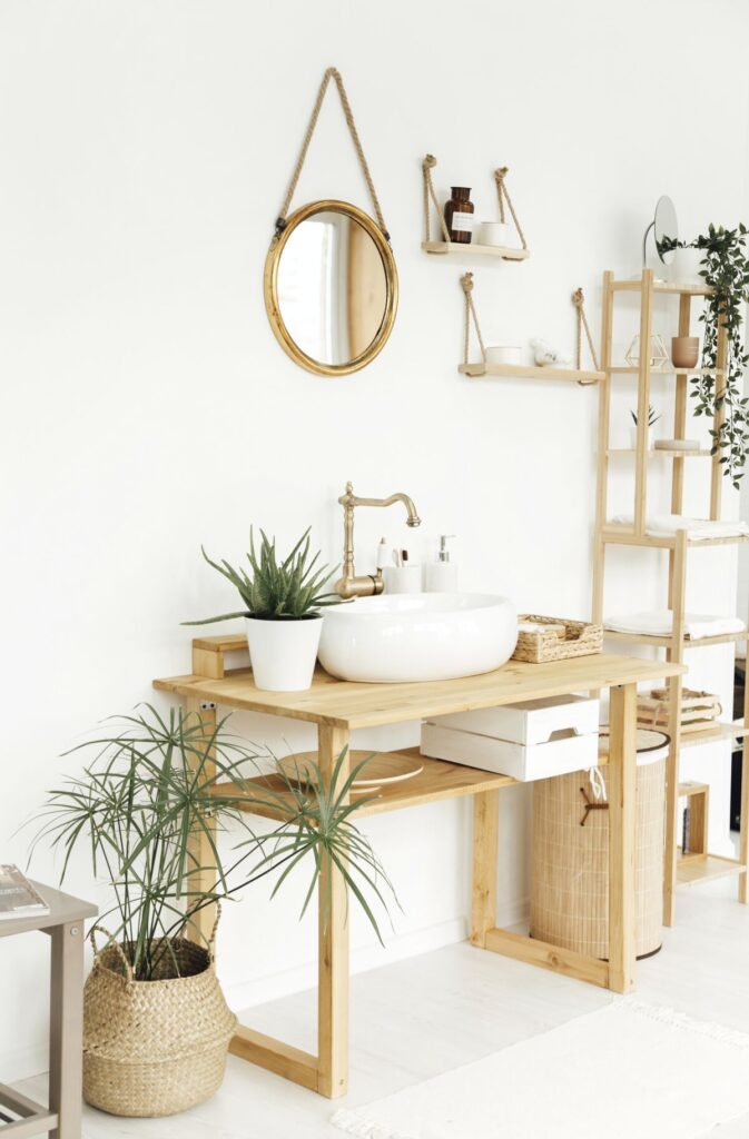 Drewniane dodatki do łazienki w stylu skandynawskim