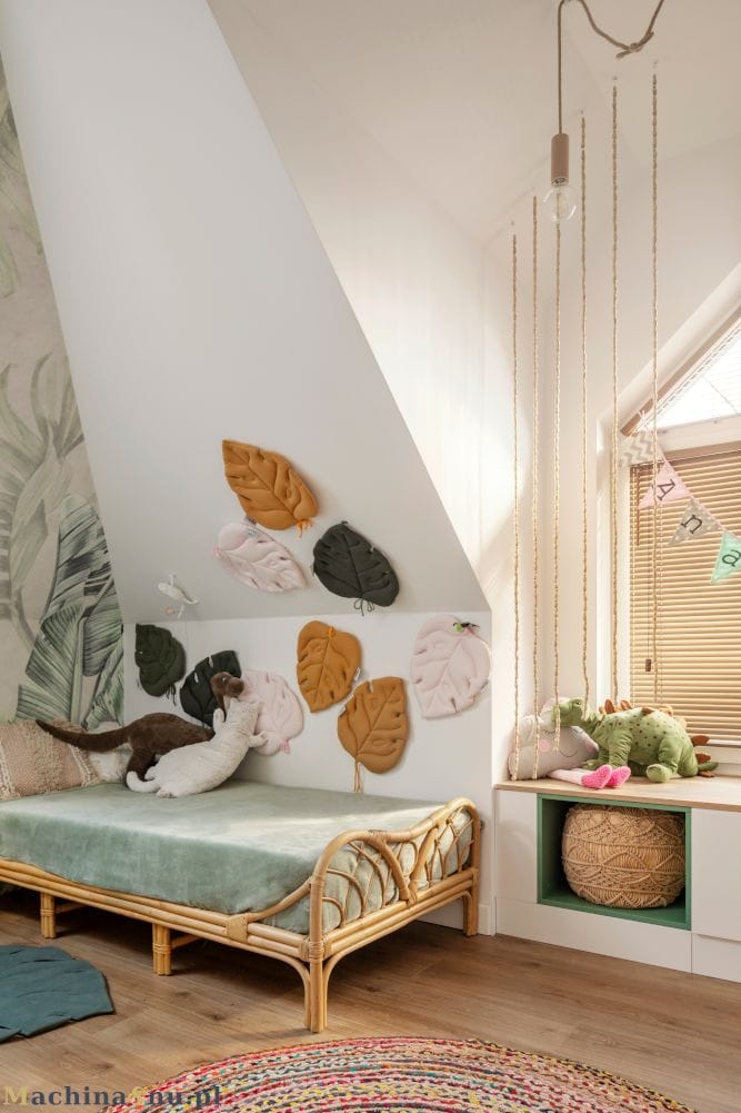Pokój Dziecięcy Na Poddaszu Kolorowy pokój dziecięcy na poddaszu, idealny dla dziewczynki.