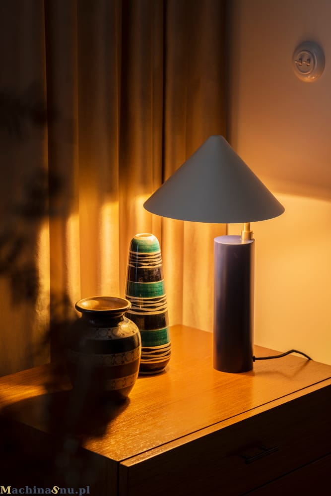 Lampka stołowa nocą Lampka stołowa nocą