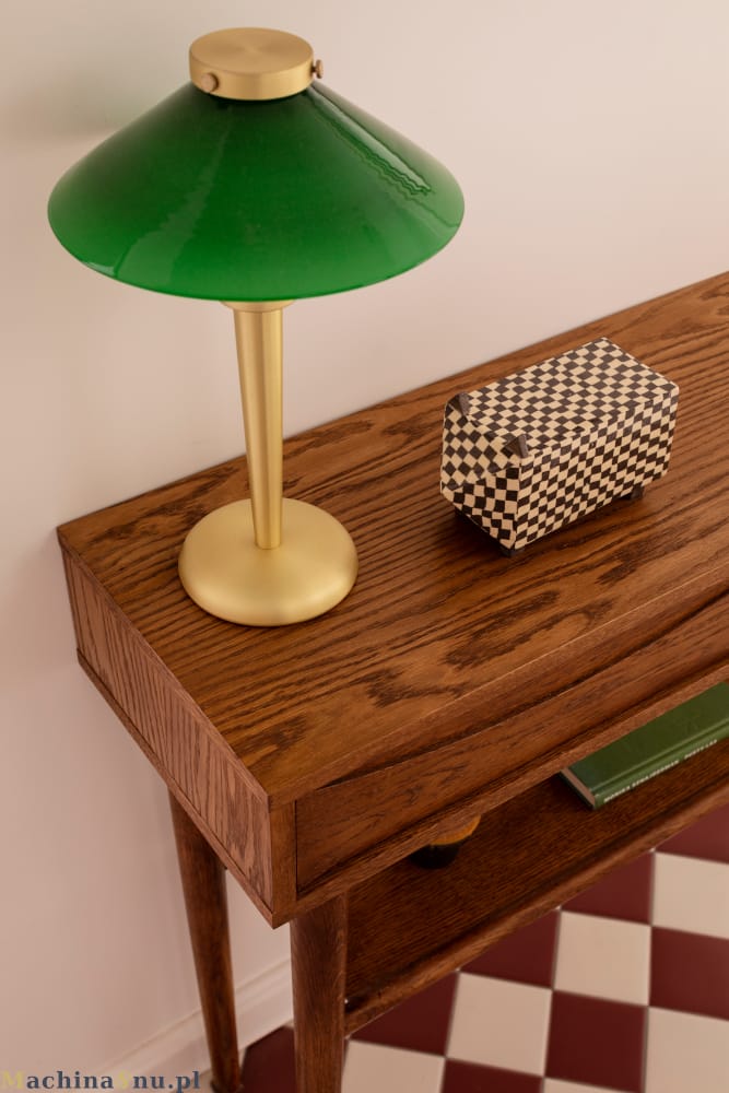 Nowoczesne mieszkanie w stylu PRL- Warszawa Muranów 12 Lampka w przedpokoju